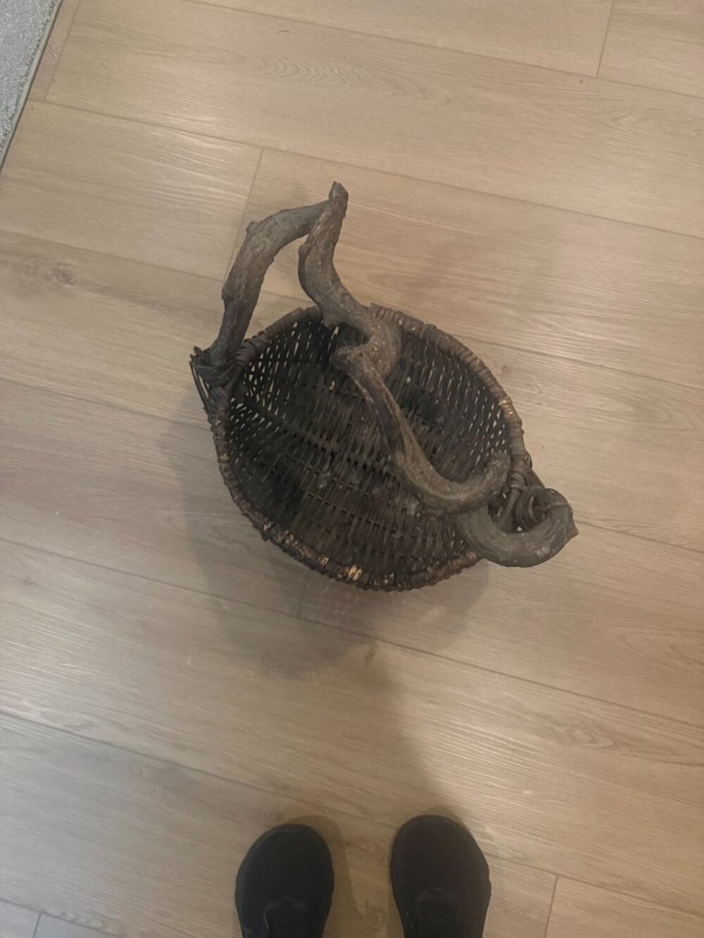 Vintage Boho Rustic Harvesting Gathering Basket Twisted Vine Handle Woven Wicker - Picture 8 of 8
